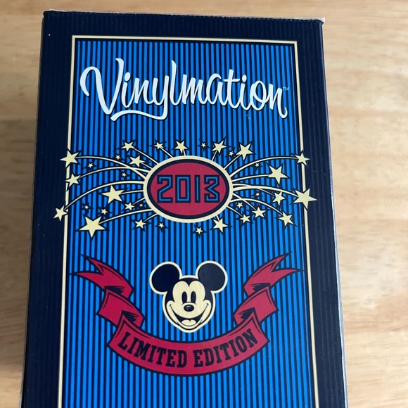 Brand New Vinylmation Limited Edition 2013 “I’m Mr. Unlucky” Collectible. - Picture 8 of 10